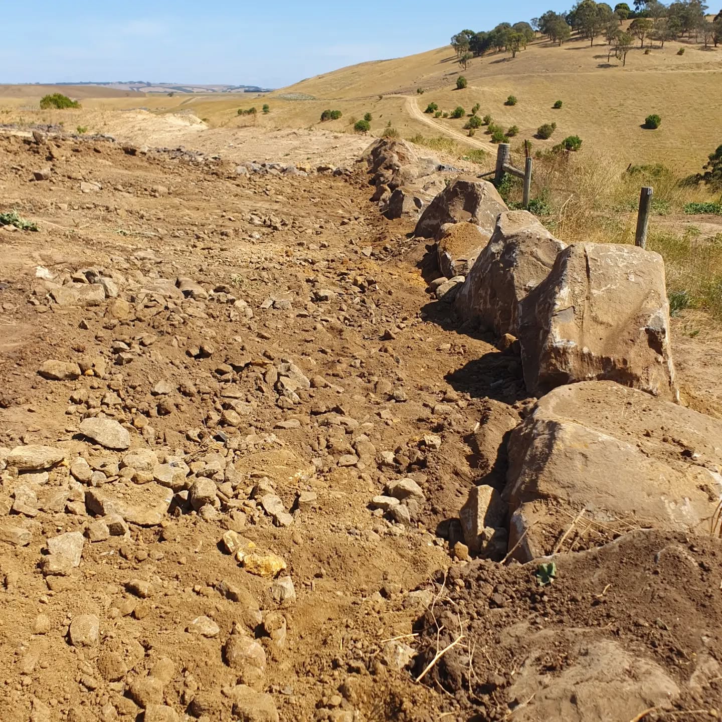 Civil construction rock retaining wall